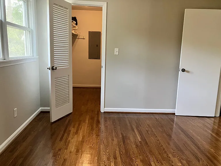 1080 Sherbrooke Dr — Photo 18