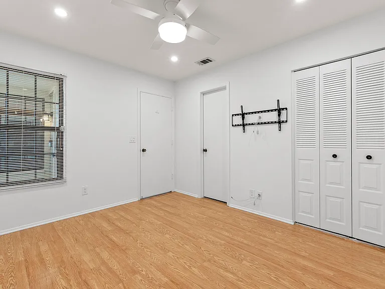 1431 SE Berwick Ct — Photo 15