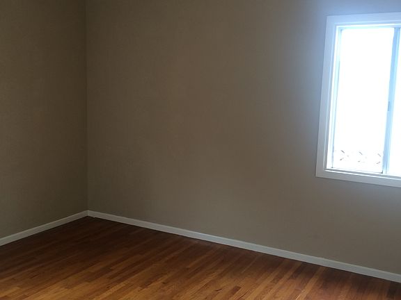 5th image of 21136 Hobart Blvd