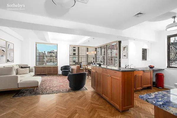 Sold by Sotheby's International Realty | media 10