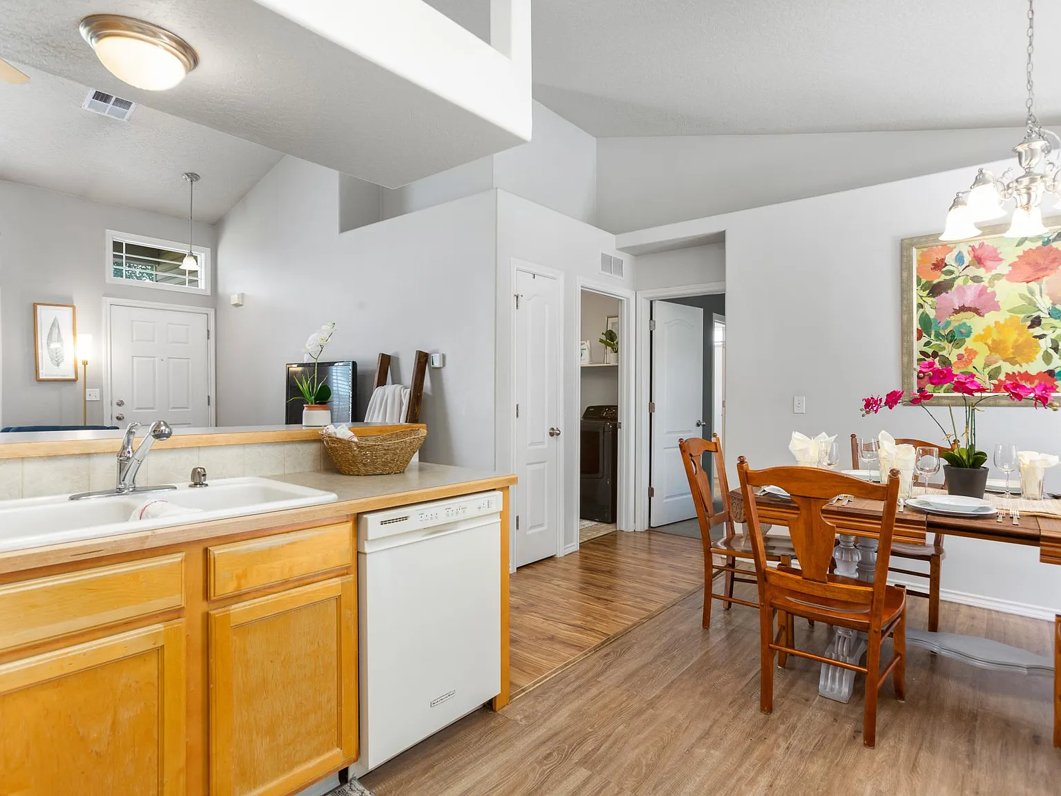 75 S Pebble Ct — Photo 4