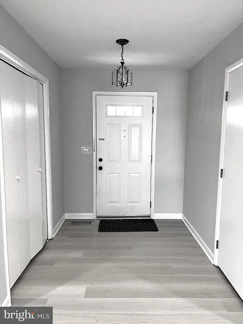 3 bed, 2.5 bath, 1796 sqft, $4,000 — Photo 4