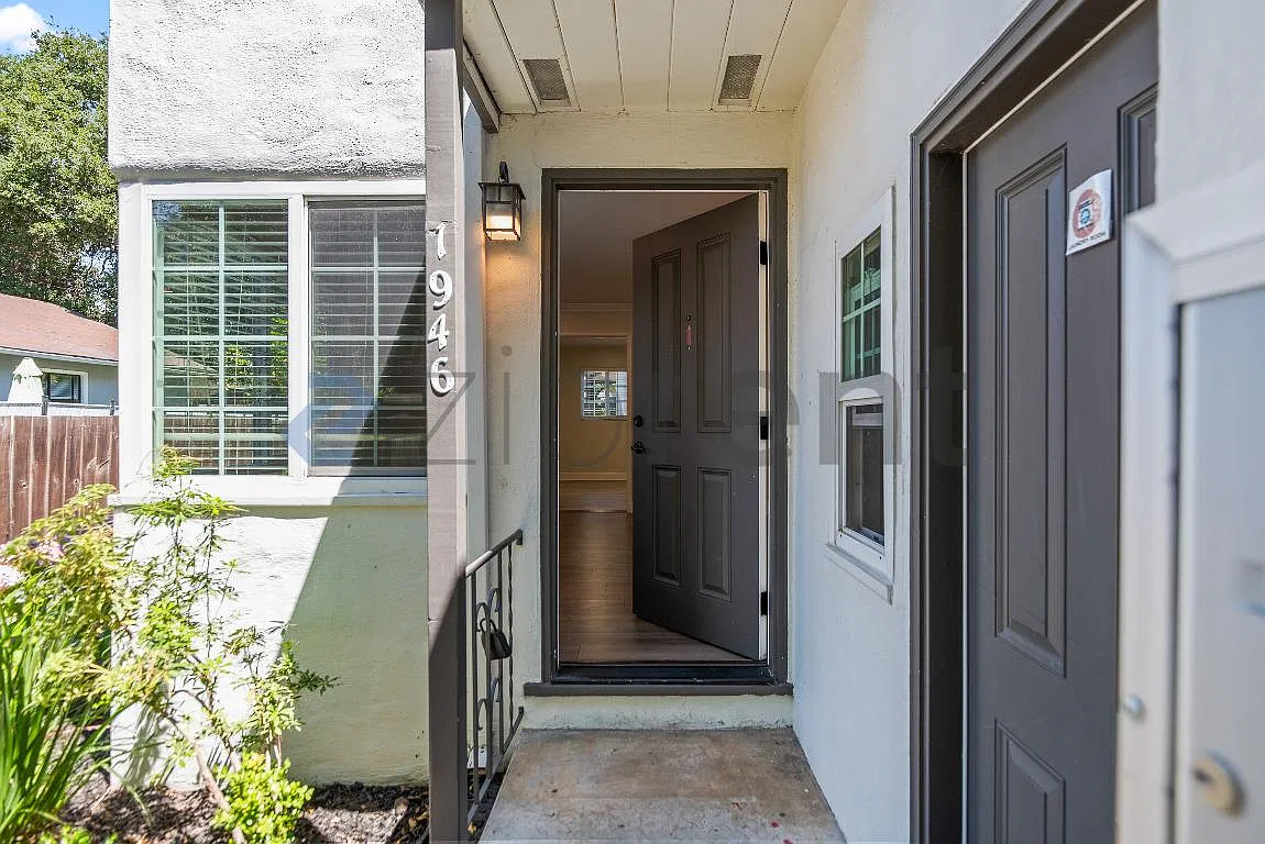 2 bed, 900 sqft, $3,895 — Photo 4