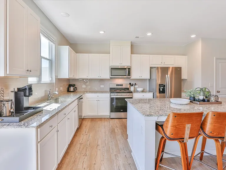 1020 Point Place Dr — Photo 7