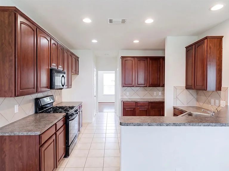 2032 Creek Shore Ln — Photo 3