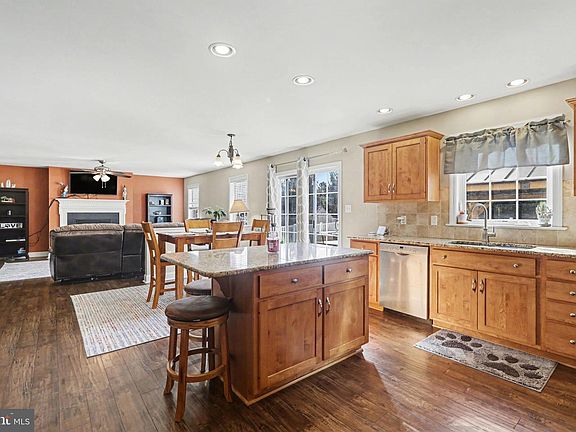 5th image of 772 Rishel Dr