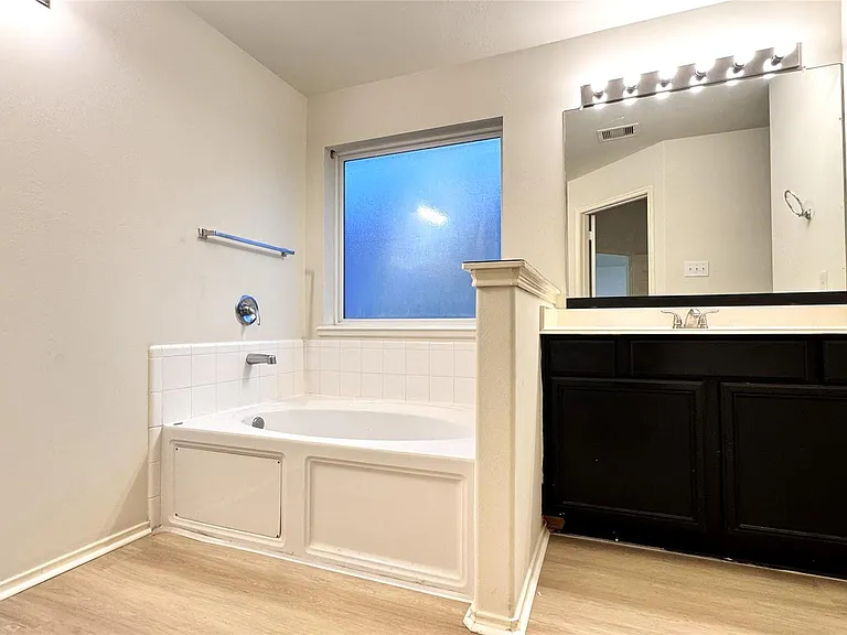 6818 Hampden Point Ct — Photo 10
