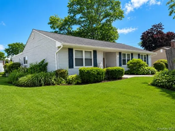 2 Comet Road, Selden, NY 11784