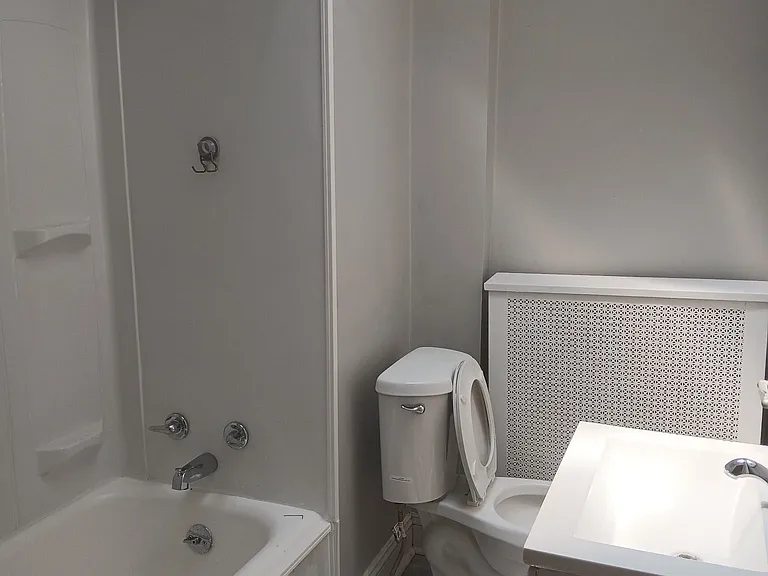 4257 Nicholas Ave — Photo 7
