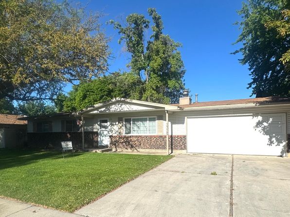 3325 N Covered Wagon Way