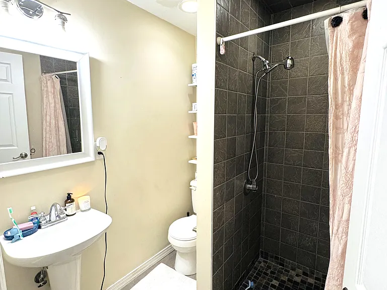 435 Jersey Ave #2E — Photo 9