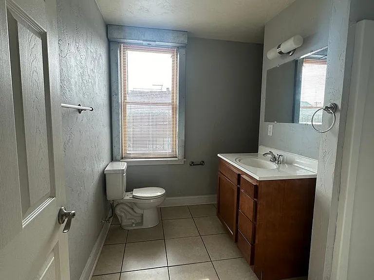 1021 East Carson Street — Photo 17