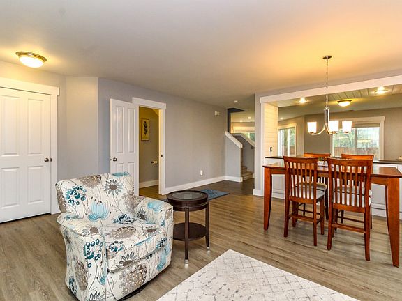 3rd image of 179 Bondgard Ave E