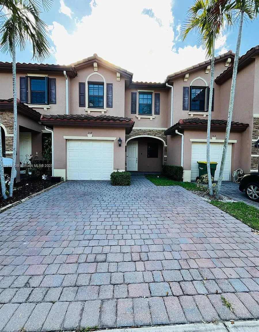 4 bed, 2.5 bath, 1408 sqft, $2,900 — Photo 1