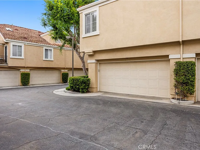 12 Opera Ln — Photo 27