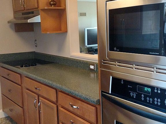 3rd image of 55 Vining Ct #1060