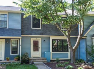 19 Berkeley Ct, Sterling, VA 20165