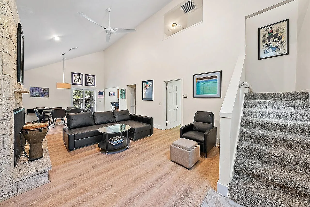 3 bed, 2.0 bath, 1598 sqft, $4,200 — Photo 4