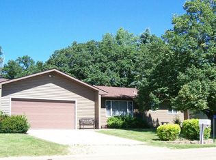 3415 Hoeger Ln, Albert Lea, MN 56007