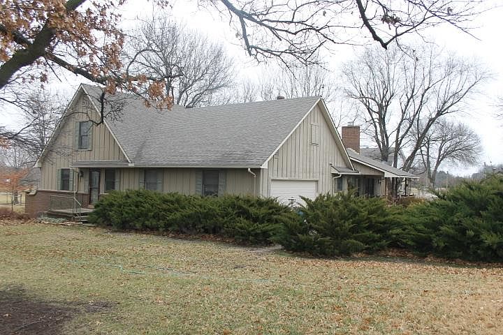 1st image of 996 S 260th St