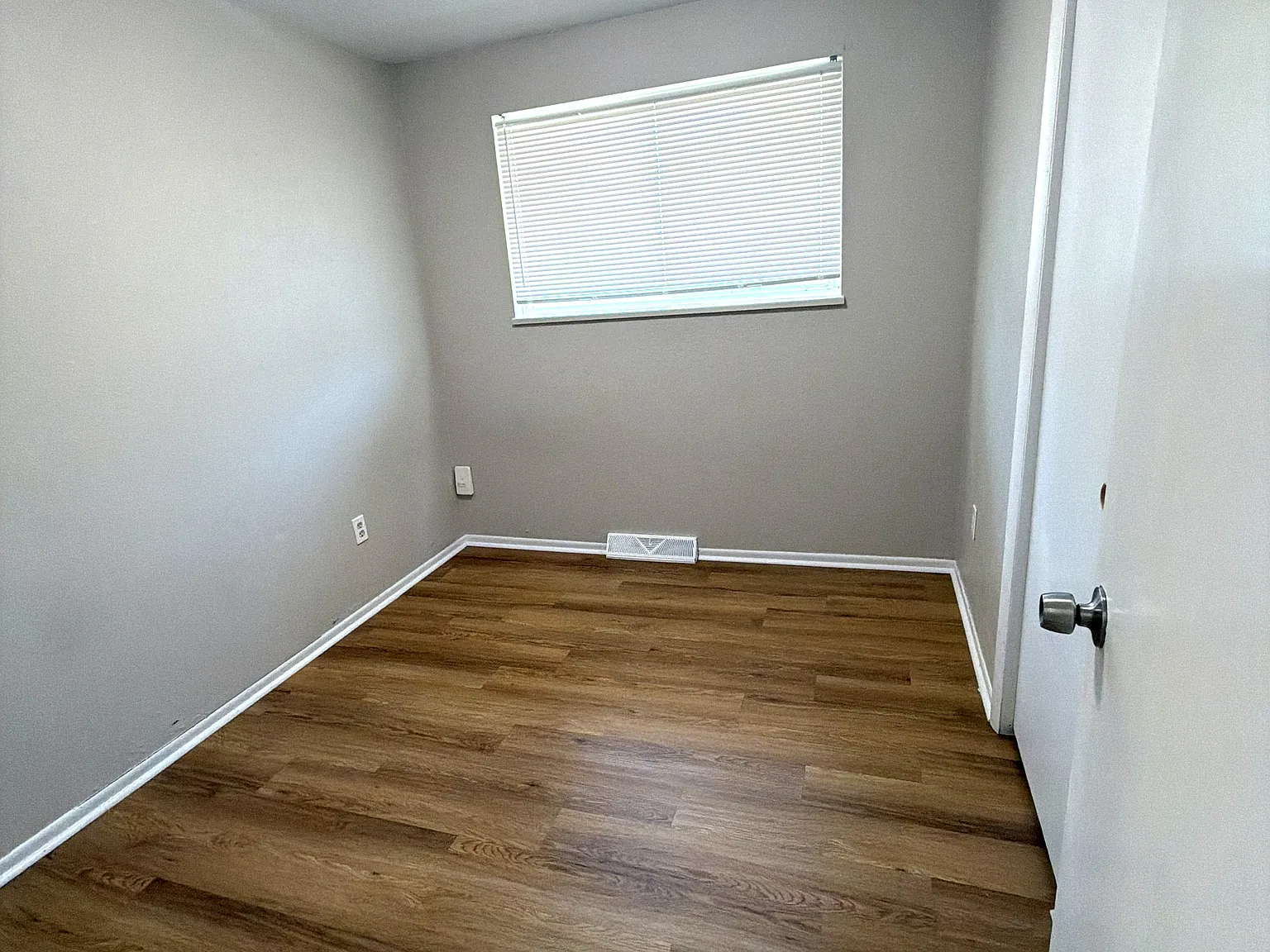 3 bed, 923 sqft, $1,800 — Photo 3