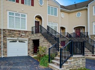 11 Baker Ct, Old Bridge, NJ 08857