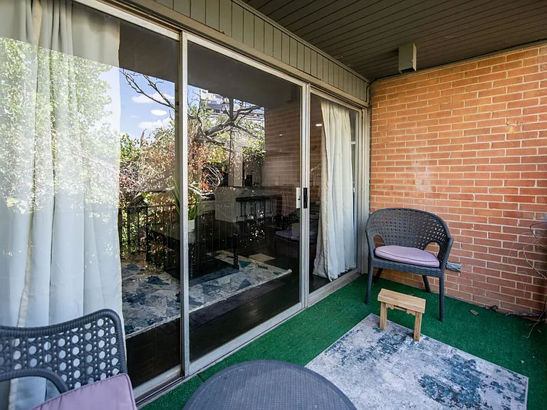 E Avenue J — Photo 23