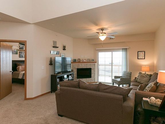 4th image of 1620 Lincoln Dr Unit 302