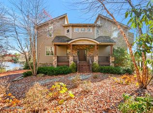 1103 W Emerald Lake Dr, Long Pond, PA 18334