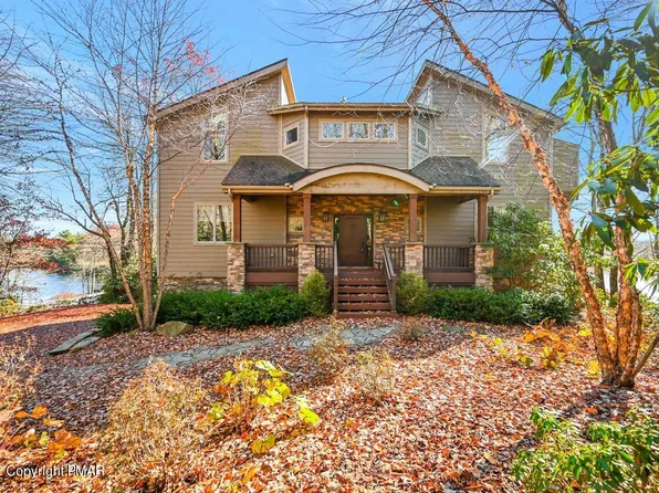 1103 W Emerald Lake Dr, Long Pond, PA 18334