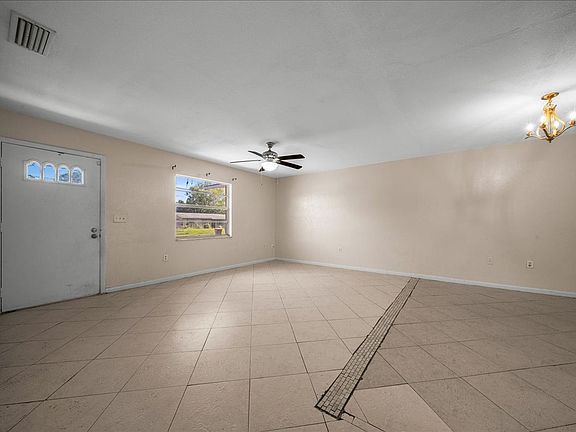 4th image of 1822 SW 6th St #A
