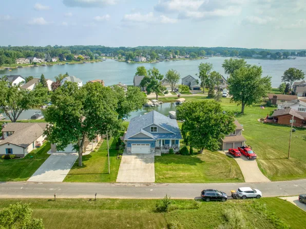 114 N Grand Pointe Dr, Brooklyn, MI 49230