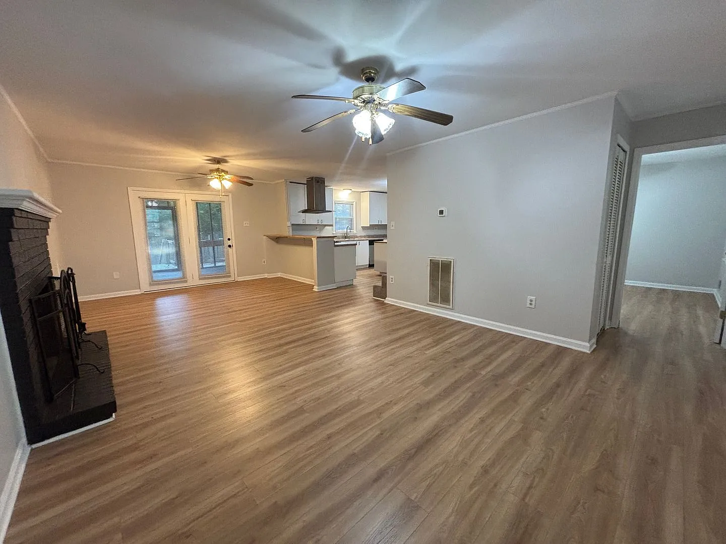 Updated & Move-In Ready in SE Columbia! — Photo 3