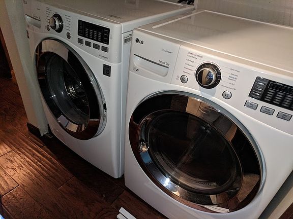 5th image of 582 Meredith Ln