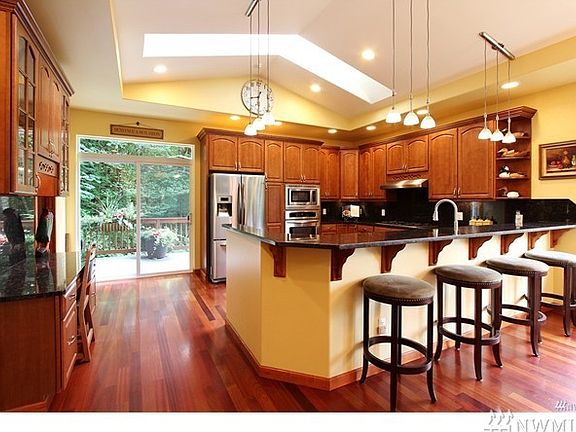 4th image of 30 Lake Louise Dr