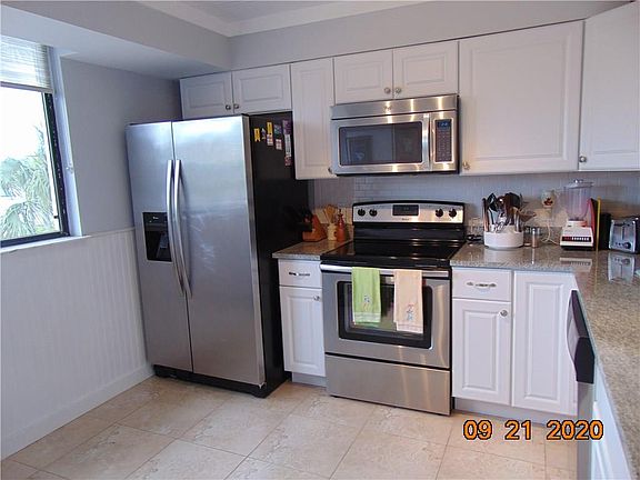 4th image of 1845 Tarpon Ln Unit 301