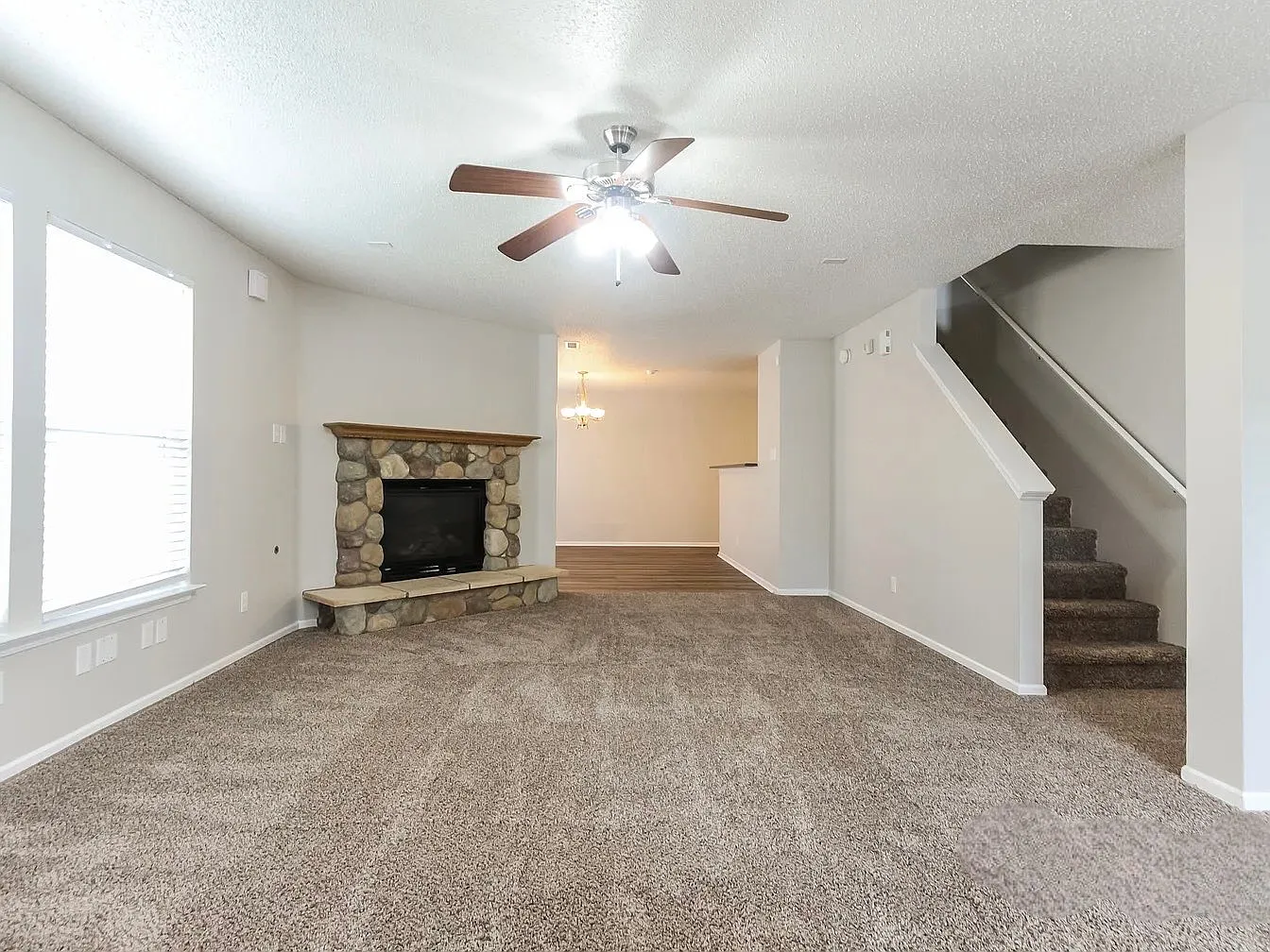 3 bed, 2394 sqft, $2,055 — Photo 4