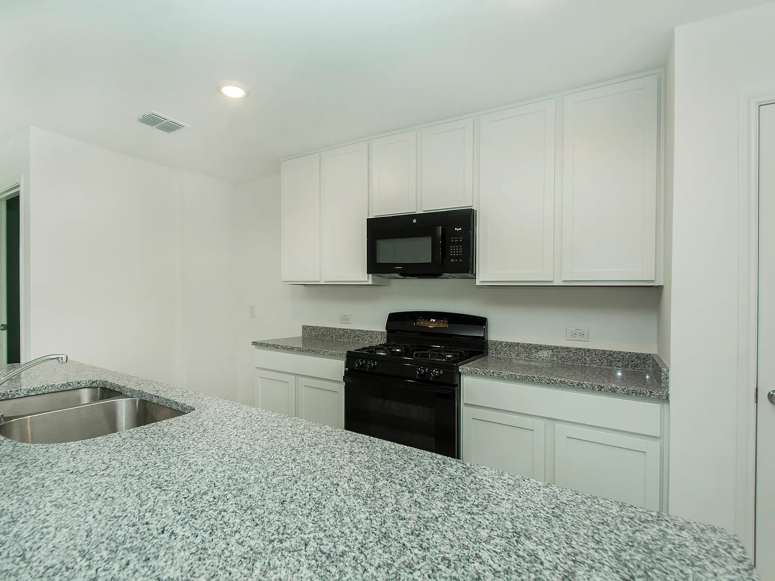 4 bed, 1847 sqft, $2,200 — Photo 4