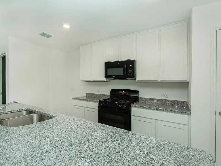 2905 Kings Table Ct — Photo 4