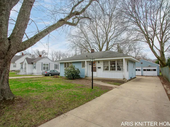 86 E 34th St, Holland, MI 49423