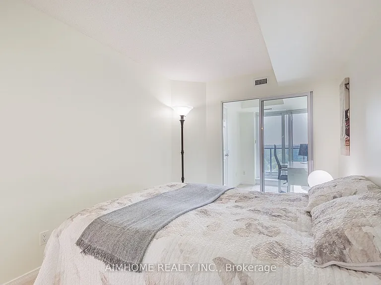 30 Harrison Garden Blvd #1106 — Photo 17