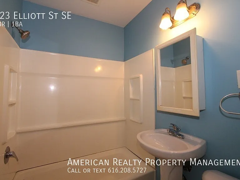 923 Elliott St SE — Photo 9