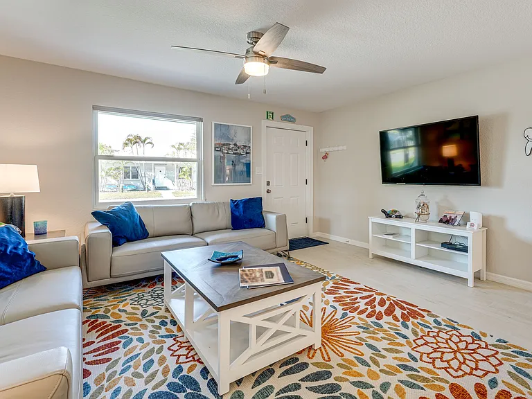 1203 Bay Palm Blvd — Photo 2