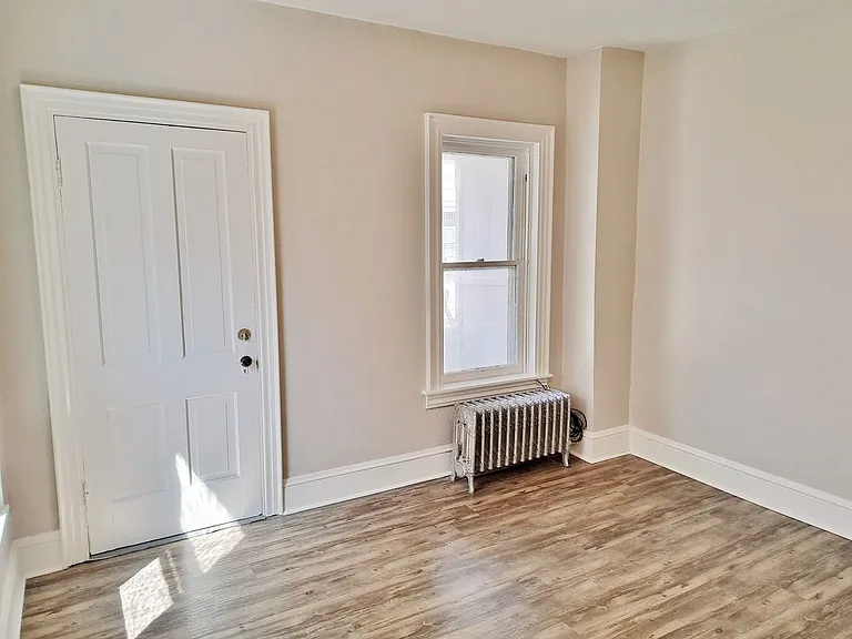 338-342 E Walnut St — Photo 12