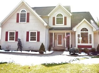 55 Grayrock Rd, Clinton, NJ 08809