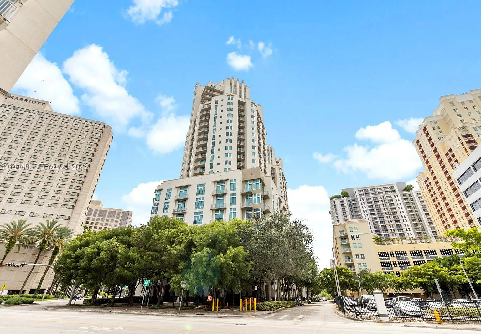 Metropolis I At Dadeland — Photo 1