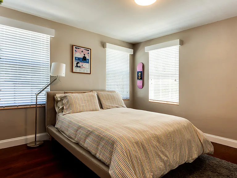 300 12th Ave NE #2 — Photo 10