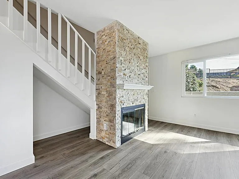 Canyon Springs Townhome Apartments — Photo 10