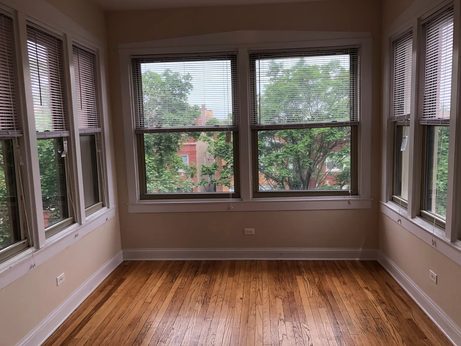 2 bed, 950 sqft, $1,950 — Photo 3