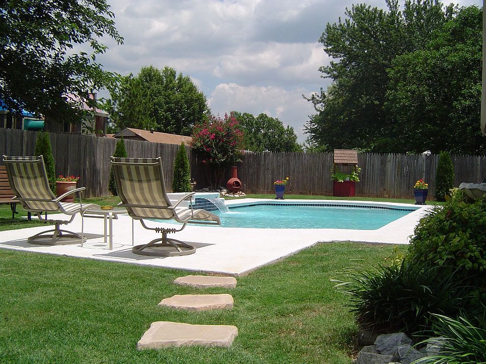Backyard pool '05